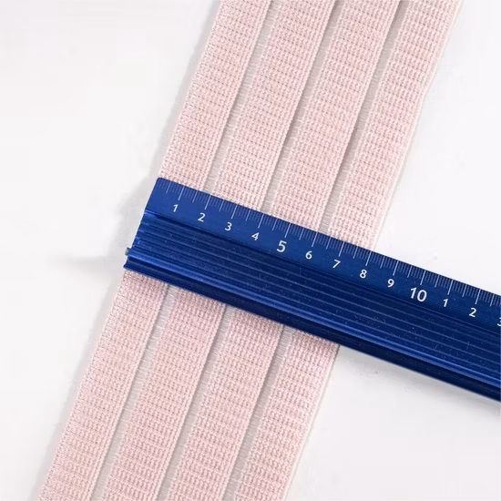 Высокоэластичная лента с камуфляжным рисунком.